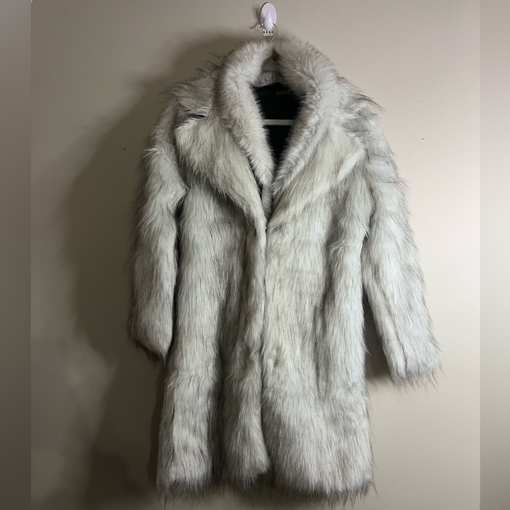 Fashion/costume fur coat - Picture 2 of 6